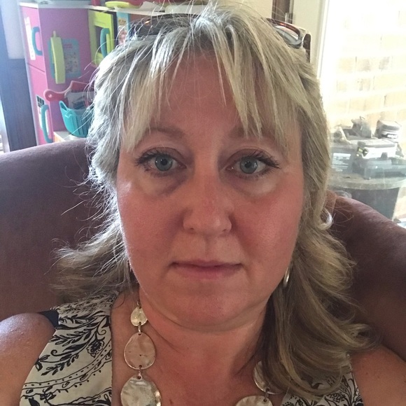 Meet your Posher, Danielle - Picture 1 of 1